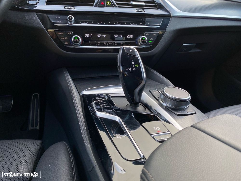 BMW 520 d Pack Desportivo M Auto - 14