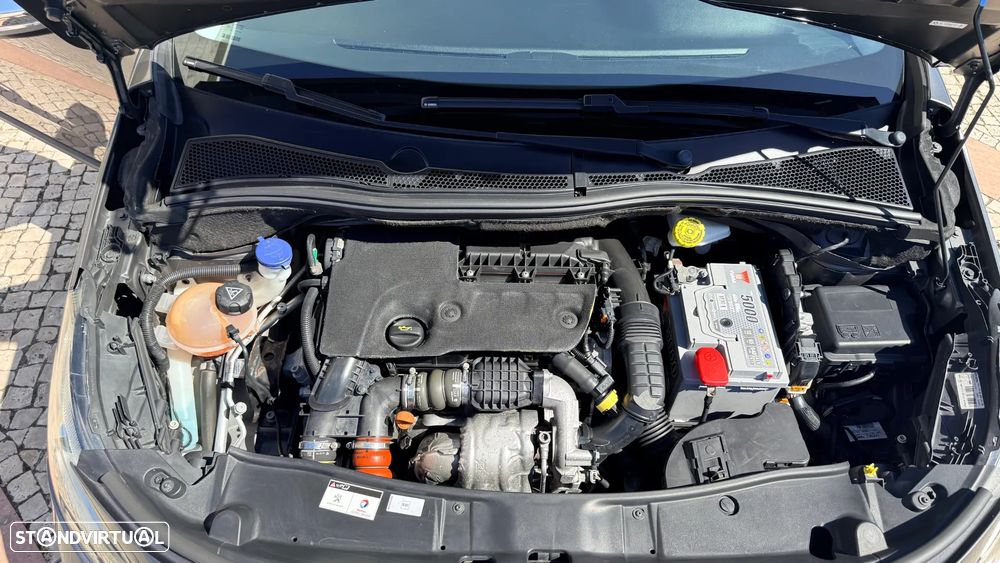 Peugeot 2008 1.6 BlueHDi Style - 28