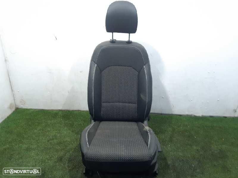 BANCO FRENTE ESQUERDO KIA CEED - 1