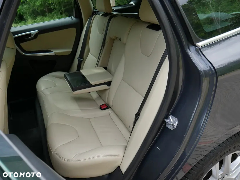 Volvo XC 60 D3 Geartronic Momentum - 33