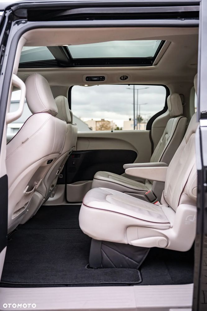 Chrysler Pacifica - 23