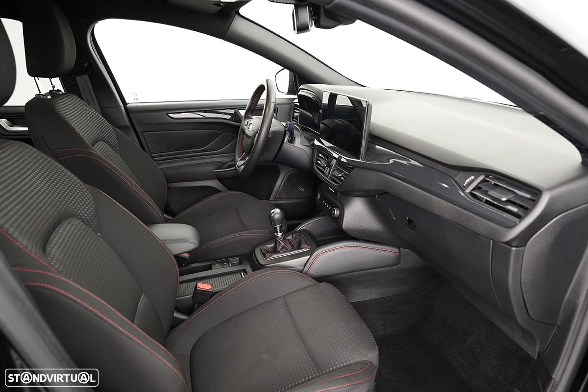 Ford Focus 1.0 EcoBoost MHEV ST-Line - 24