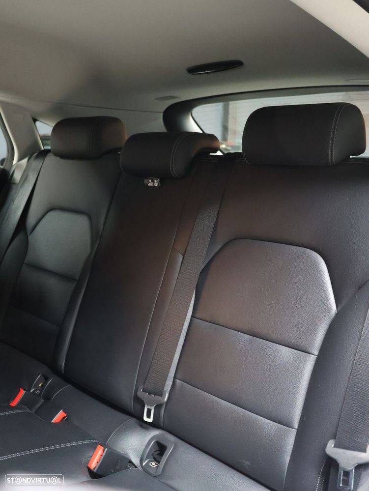 Mercedes-Benz CLA 220 d 4Matic 7G-DCT Urban - 9