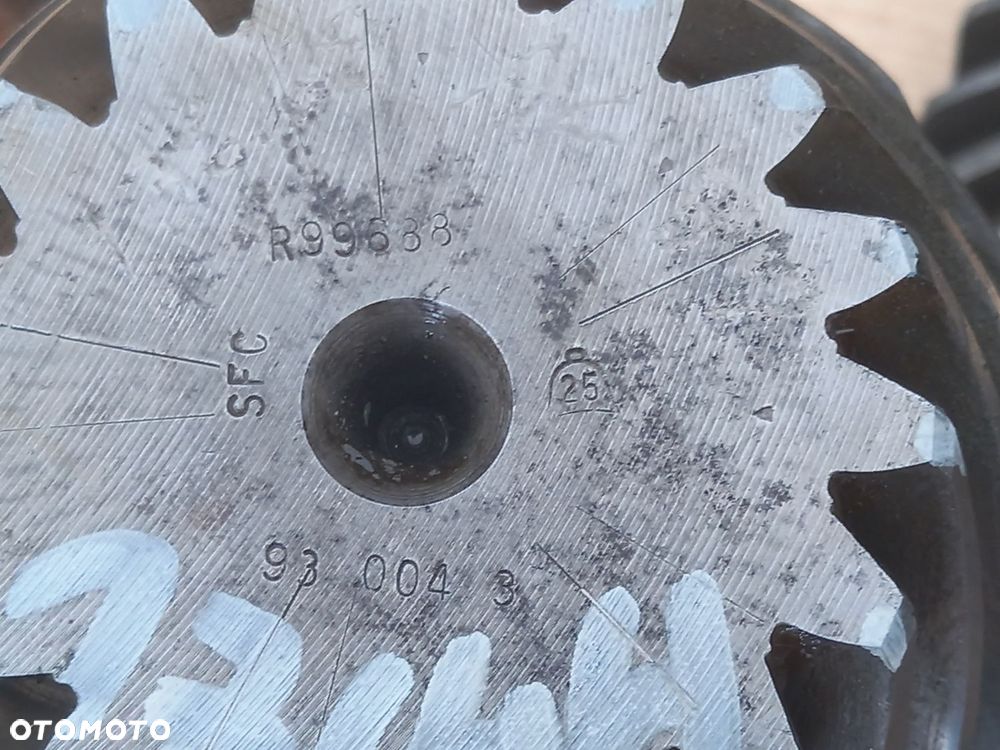 Most przód atak 17x44 talerz RE38610 John Deere 7600 7800 - 3