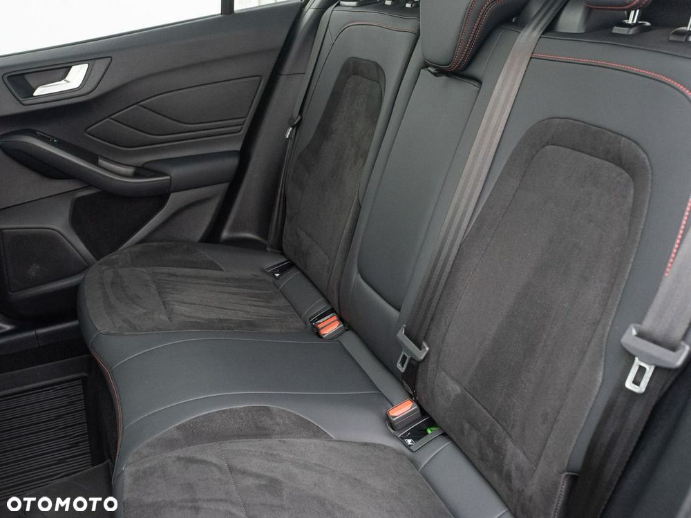 Ford Focus 2.3 EcoBoost S&S ST X - 28