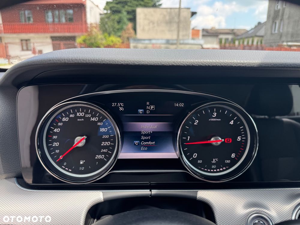 Mercedes-Benz Klasa E 220 d 4-Matic 9G-TRONIC - 25