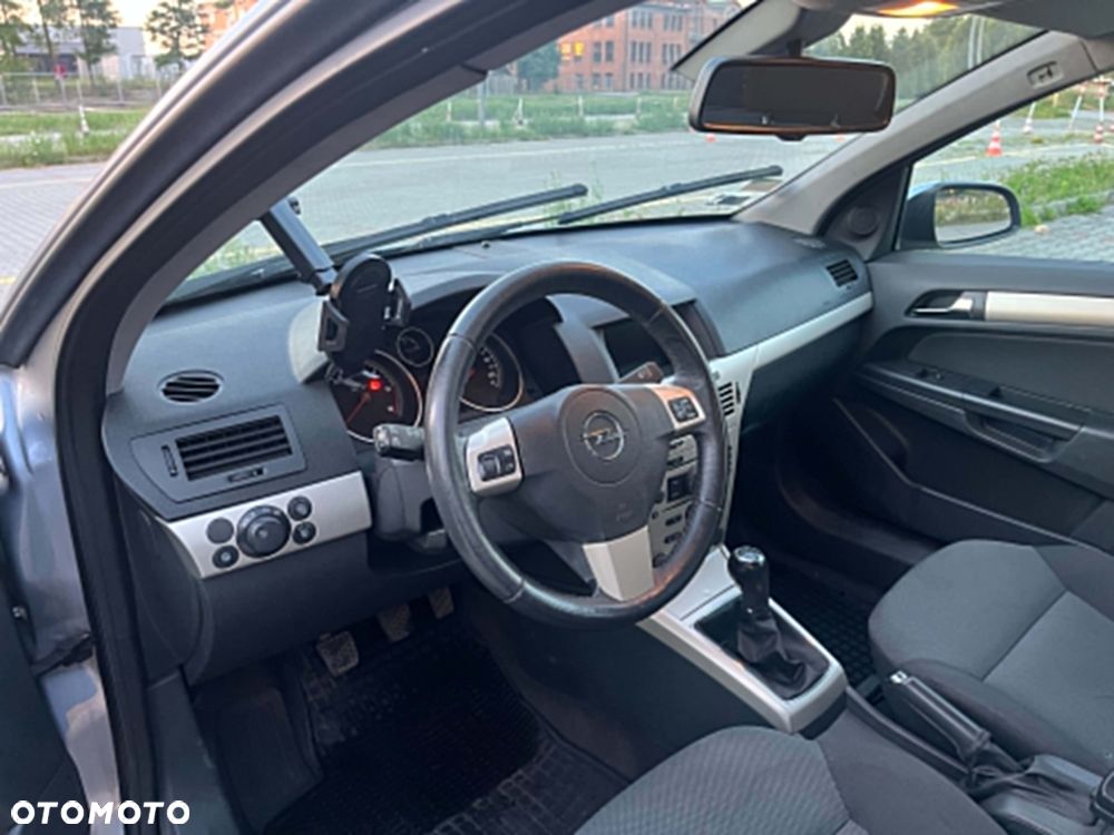 Opel Astra 1.9 CDTI - 16