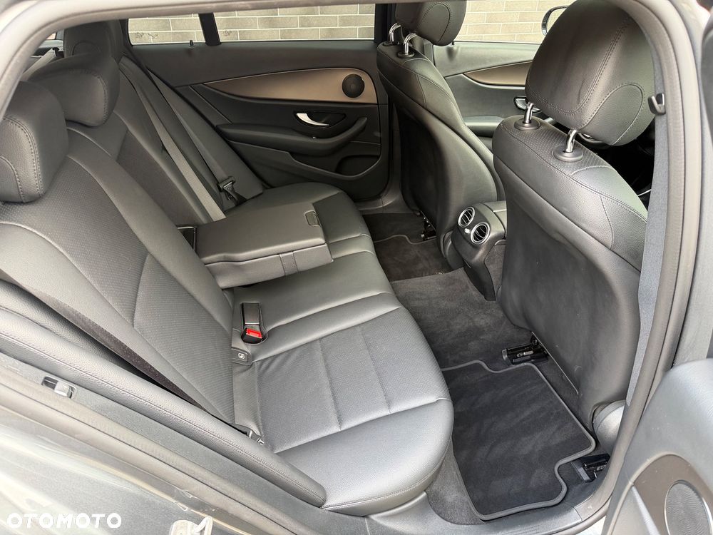 Mercedes-Benz Klasa E 200 CGI BlueEFFICIENCY Automatik Avantgarde - 34