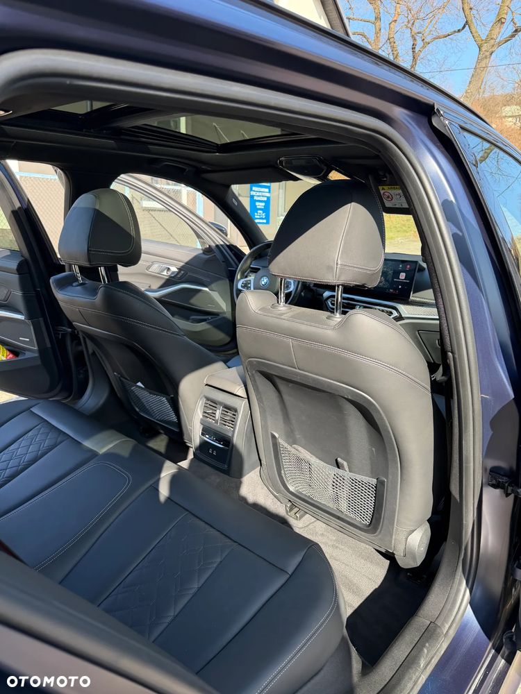 BMW Seria 3 330e xDrive M Sport - 33