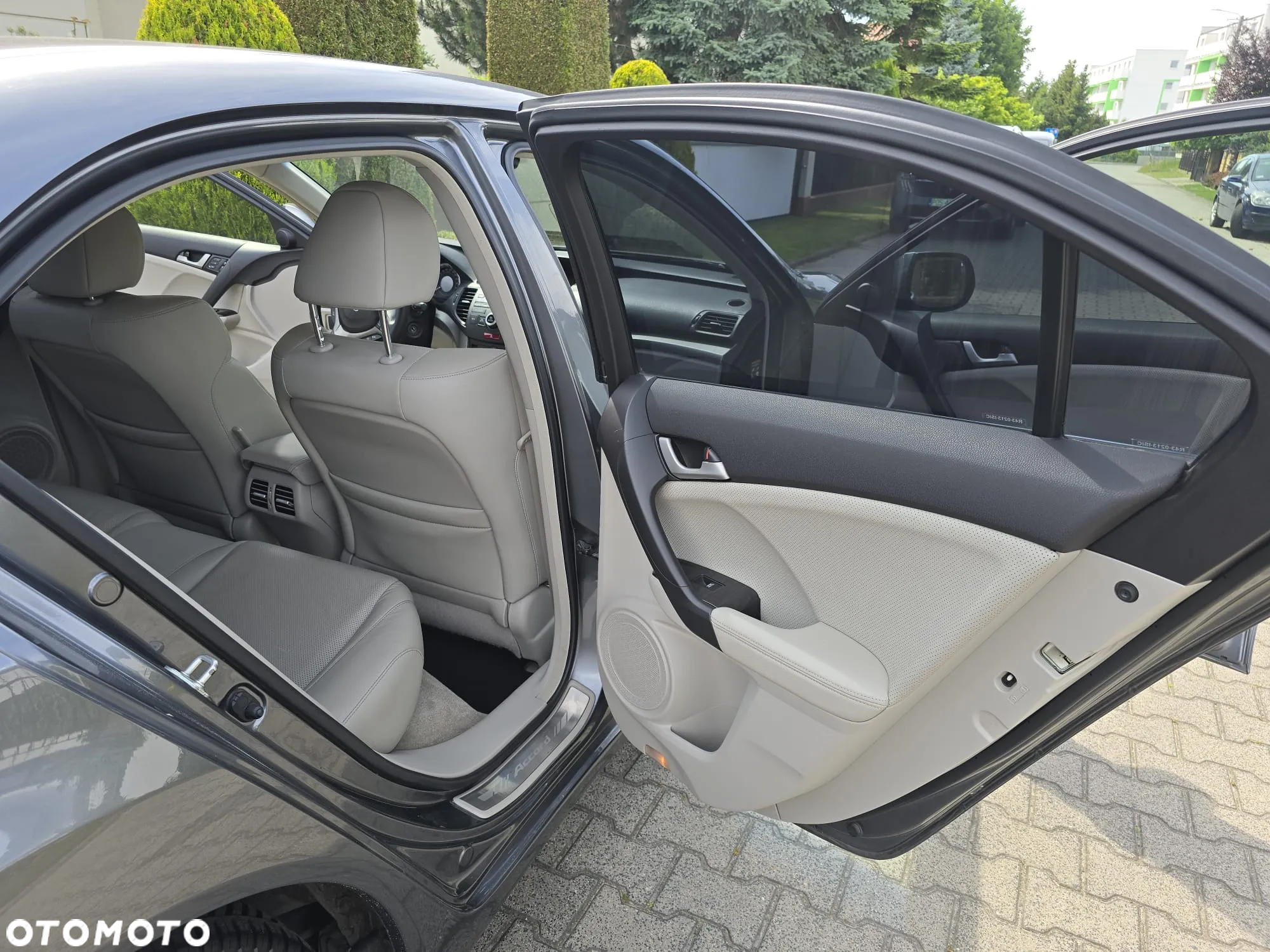 Honda Accord 2.0 Executive - 18
