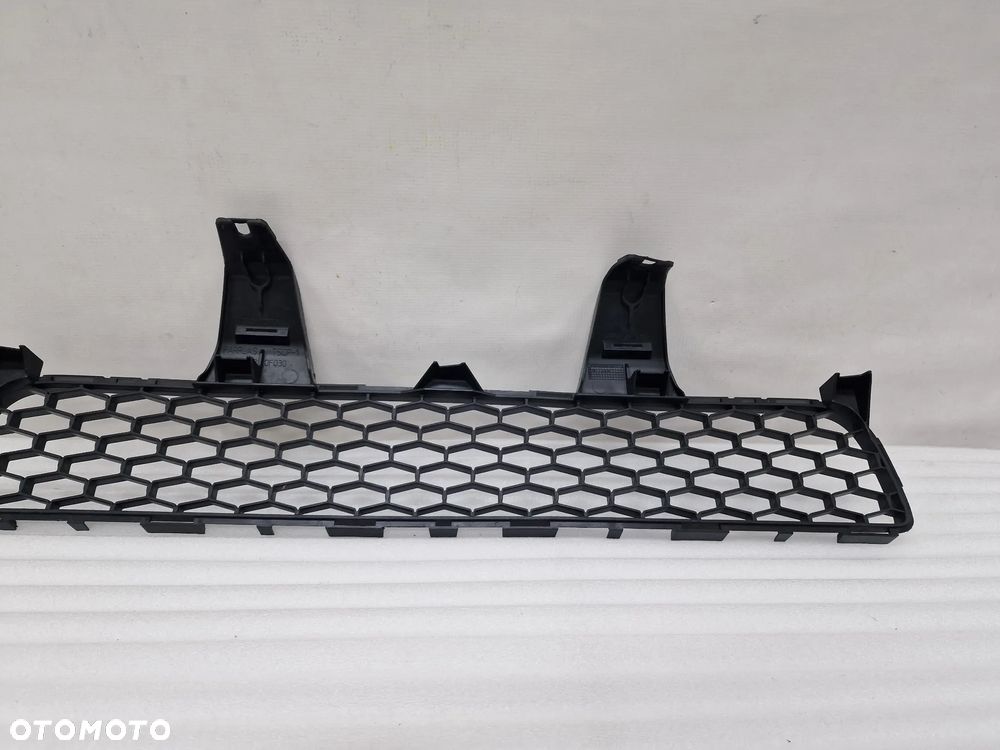 TOYOTA COROLLA VERSO II LIFT 06-08 KRATKA ŚRODKOWA ZDERZAKA PRZEDNIEGO , NR 531120F030  , NR AUKCJI K213 - 5