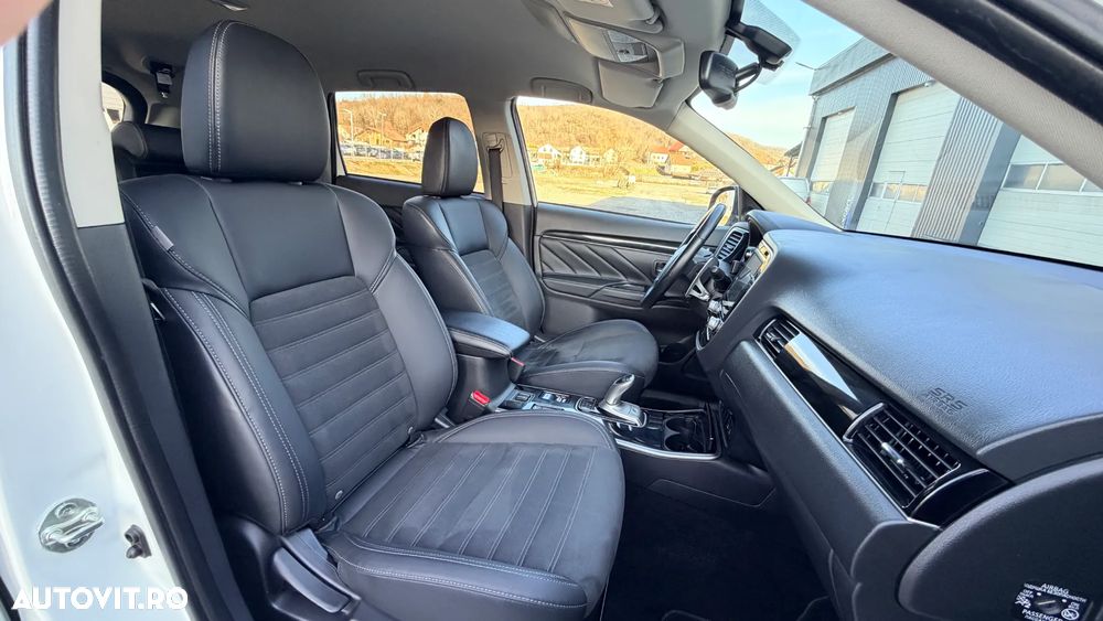 Mitsubishi Outlander PHEV 2.4 L 4X4 Intense - 10