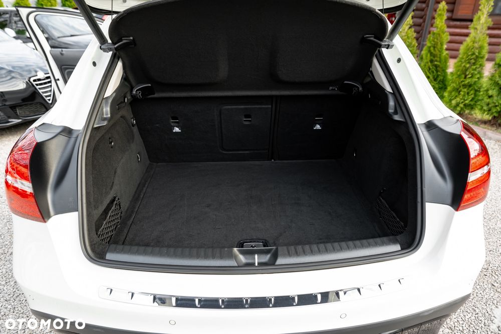 Mercedes-Benz GLA 200 7G-DCT - 15