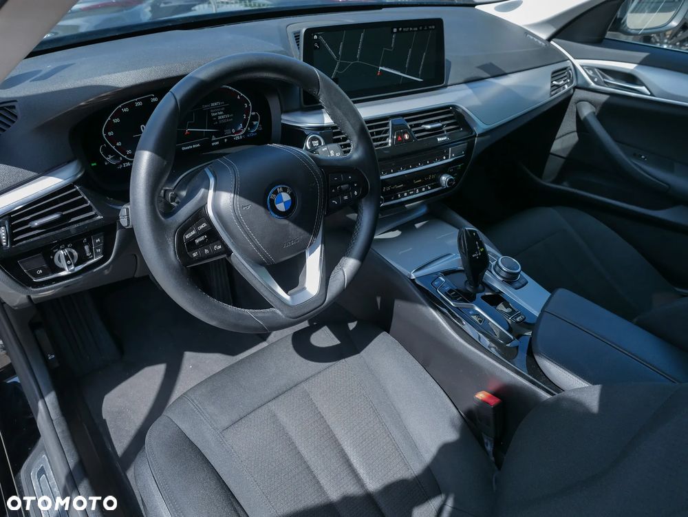 BMW Seria 5 530e - 13
