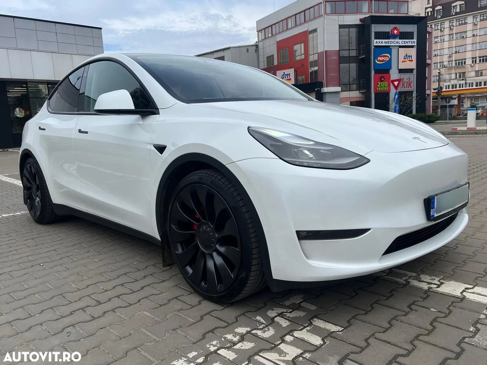 Tesla Model Y Performance Dual Motor AWD - 1