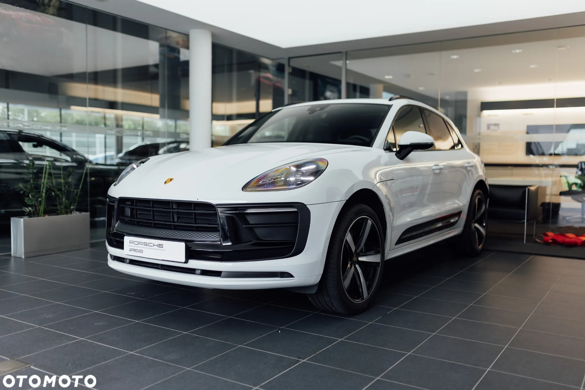 Porsche Macan Standard - 2