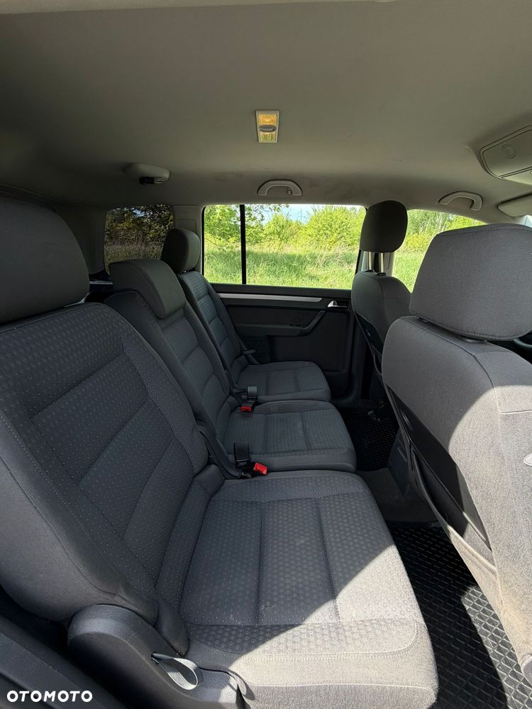 Volkswagen Touran 1.6 FSI Basis - 13