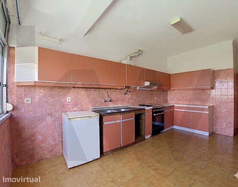 T3 com Estúdio Privativo e Entrada Independente | Sacapeito - Santarém - Grande imagem: 2/31