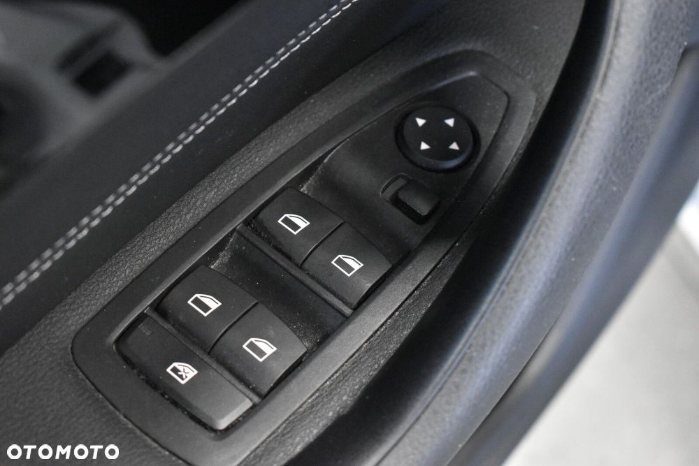 BMW X1 xDrive18d Sport Line - 8