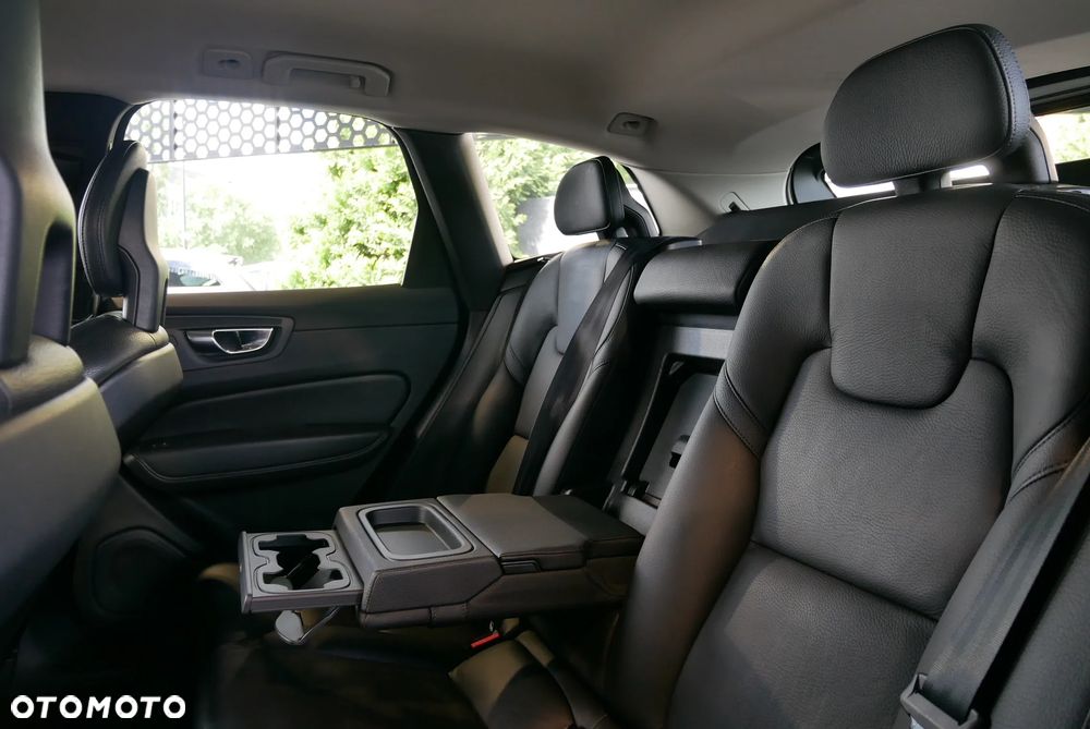 Volvo XC 60 B4 D Momentum Pro - 14