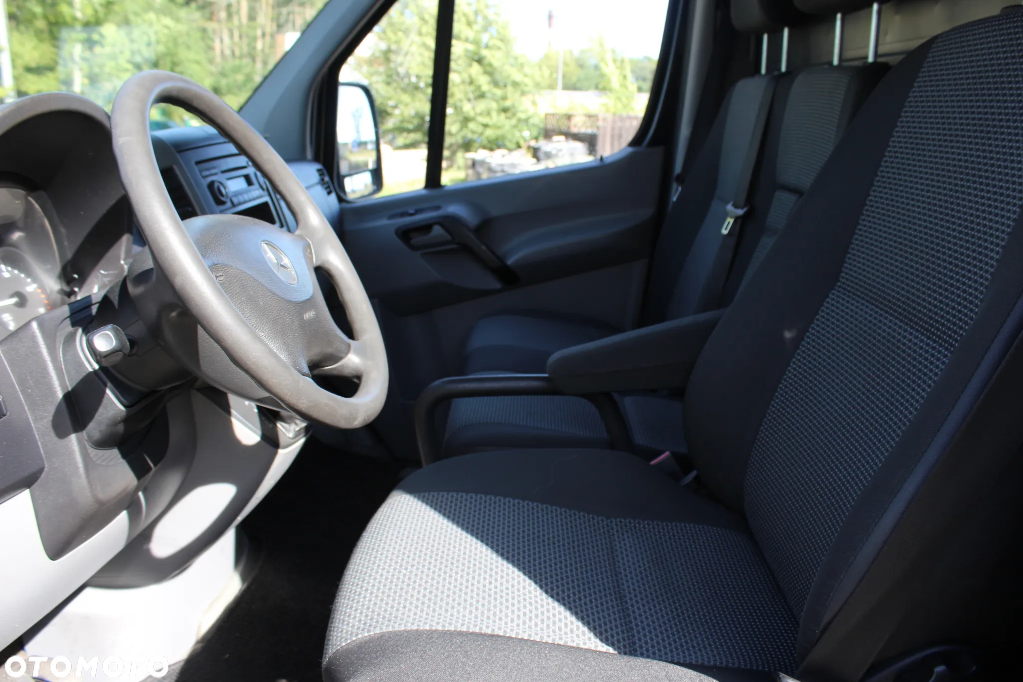 Mercedes-Benz Sprinter - 13