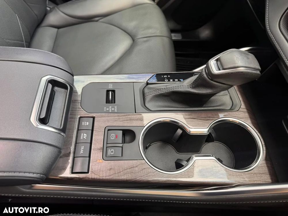Toyota Highlander 2.5 L Dynamic Force 248CP Luxury Metallic - 25