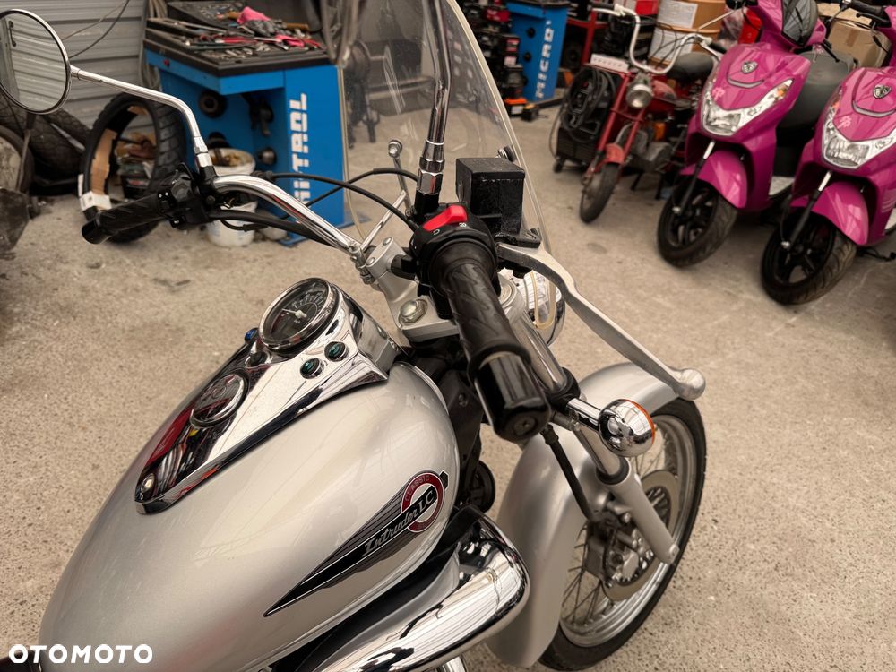 Suzuki Intruder - 12