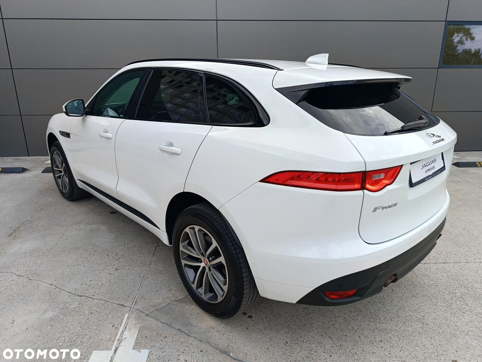 Jaguar F-Pace - 4