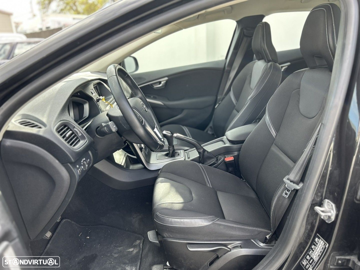 Volvo V40 2.0 D3 Momentum - 10