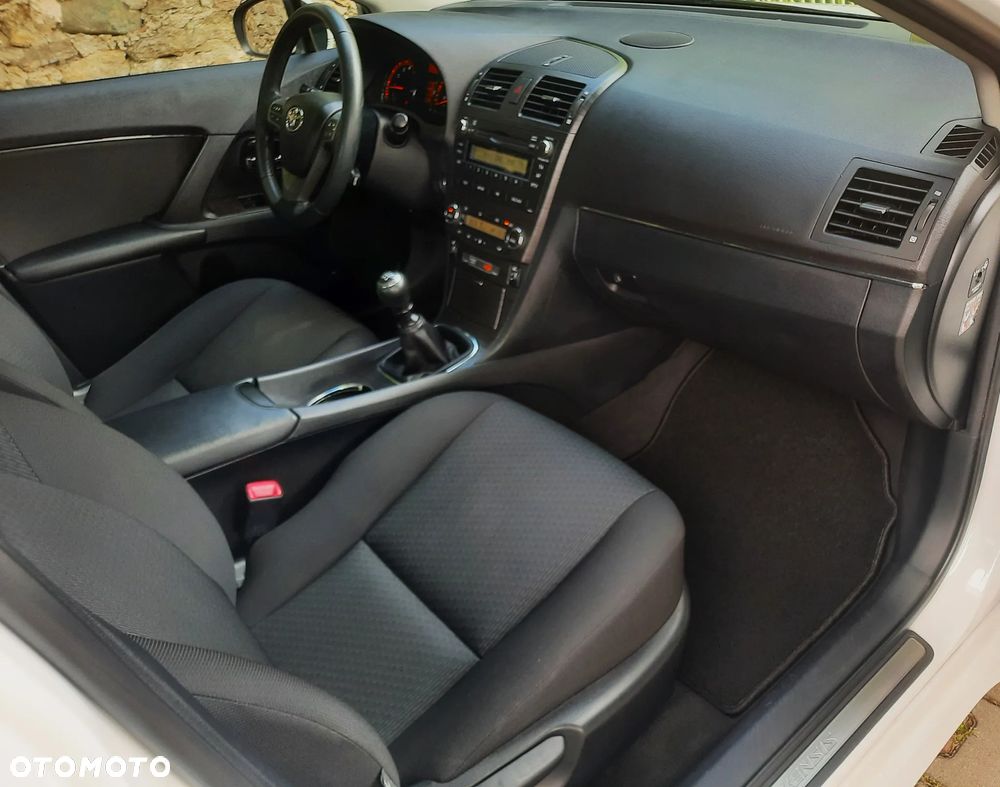 Toyota Avensis 1.8 Executive - 9