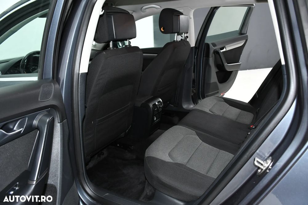 Volkswagen Passat Variant 2.0 Blue TDI SCR Comfortline - 16