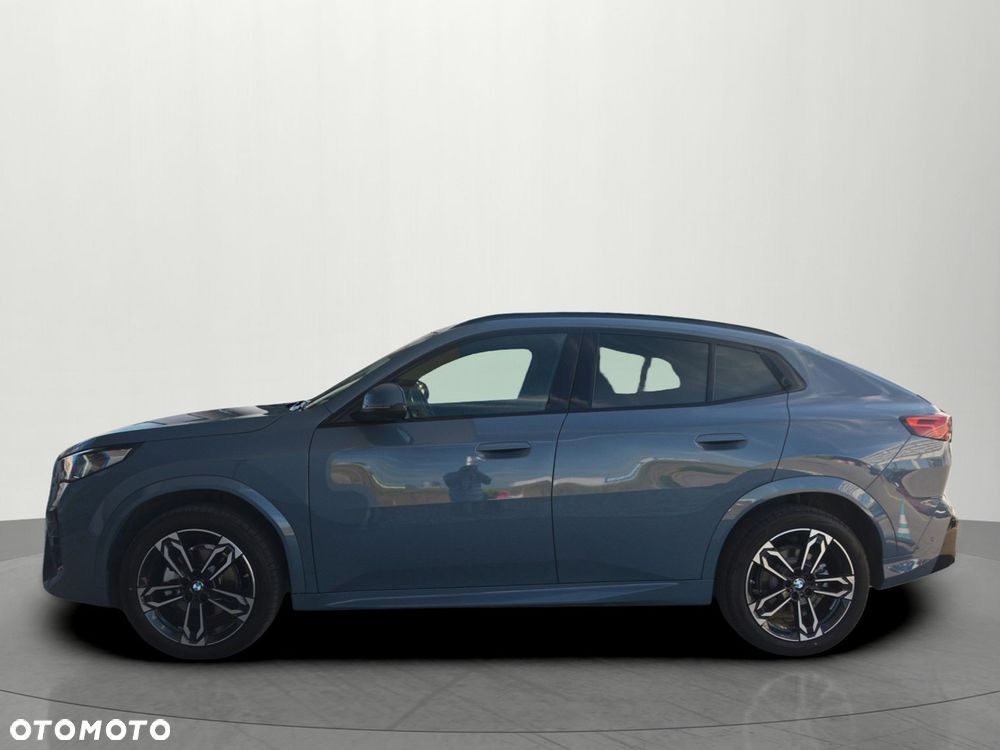 BMW iX2 eDrive20 66.5kWh M Sport - 4