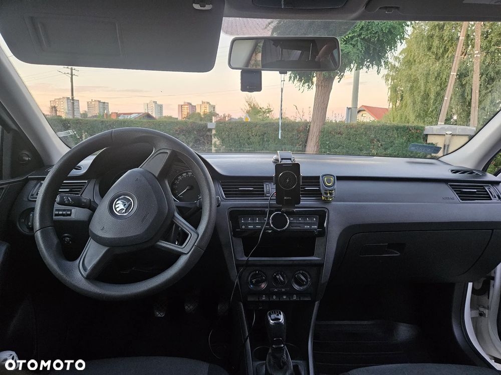 Skoda RAPID 1.2 TSI Active - 8