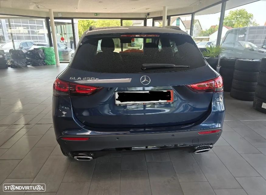 Mercedes-Benz GLA 250 e 8G-DCT Edition Plug-in-Hybrid - 2