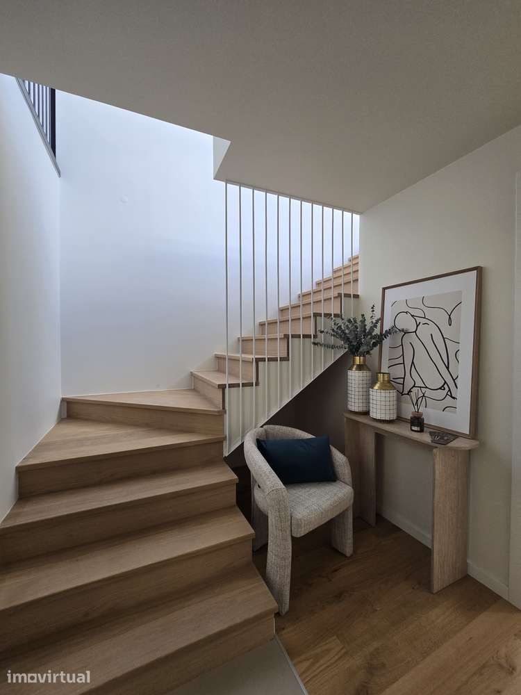 Apartamento T1 duplex no Jardim Em&iacute;dia