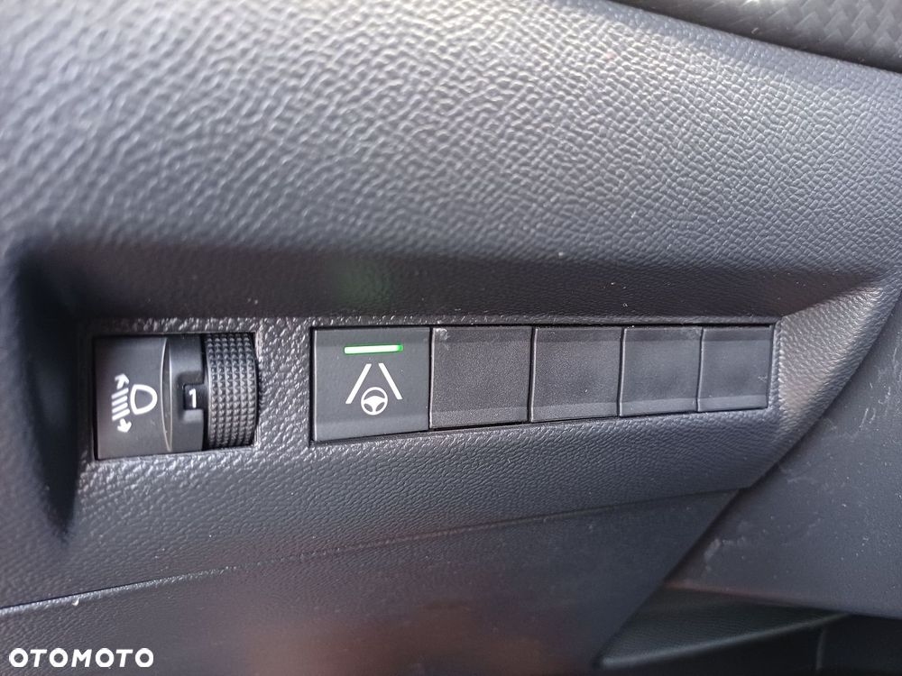 Peugeot 2008 1.2 PureTech Allure S&S EAT8 - 25