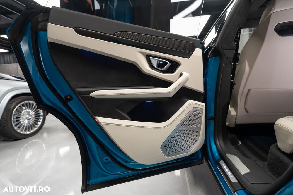 Lamborghini URUS - 32