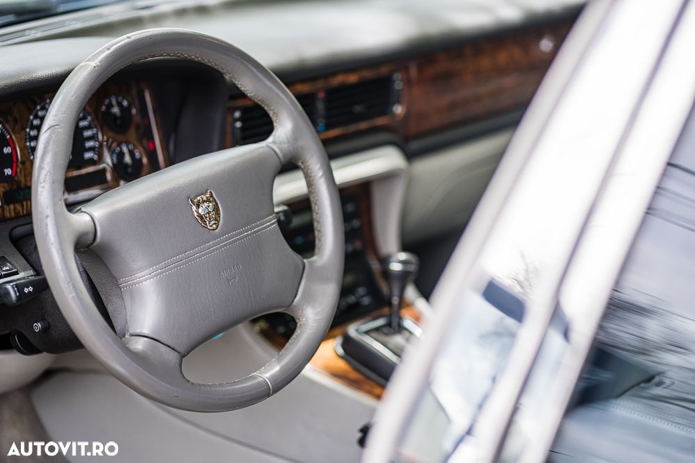Jaguar XJ - 28