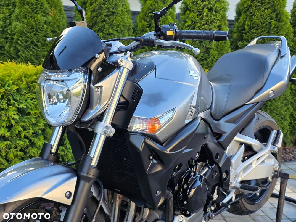 Suzuki GSR - 30