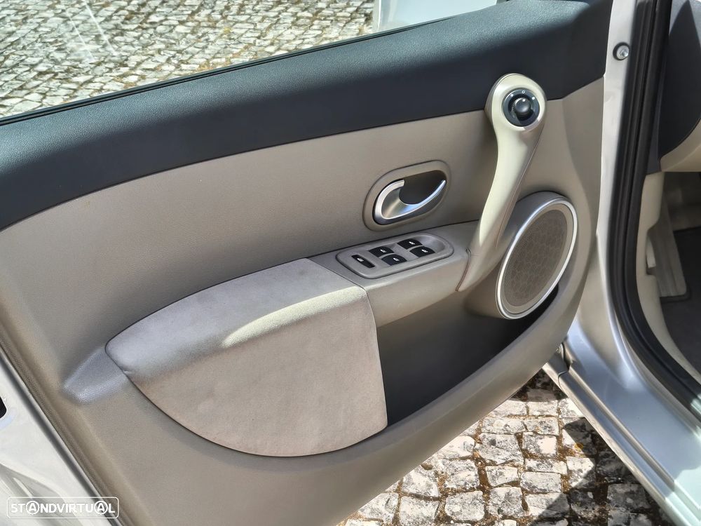 Renault Clio 1.2 16V Privilège - 14