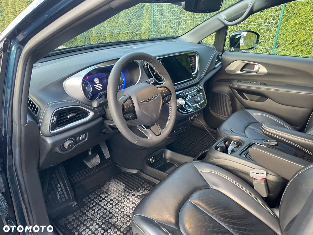 Chrysler Pacifica - 10