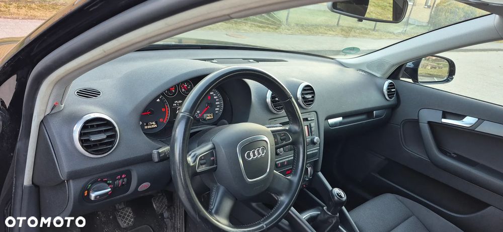 Audi A3 Sportback 1.6 TDI DPF Ambiente - 10