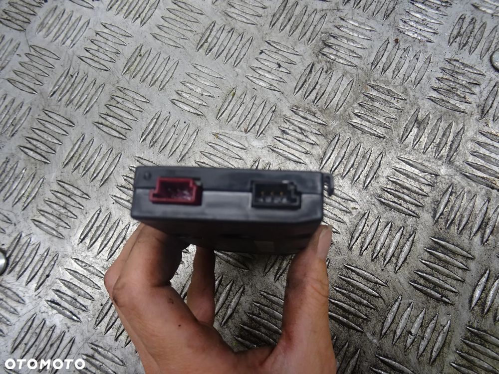 BMW E87 04-07 2.0B WZMACNIACZ ANTENOWY - 3