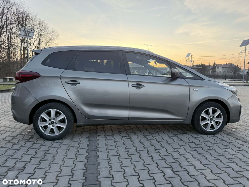 Kia Carens - 17