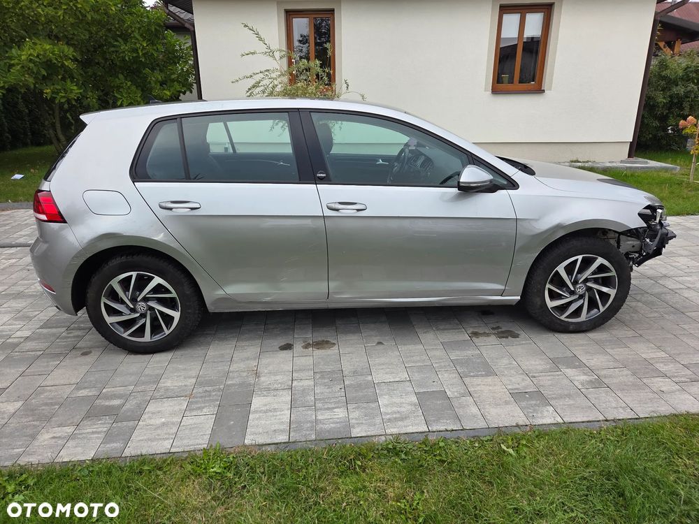 Volkswagen Golf - 6