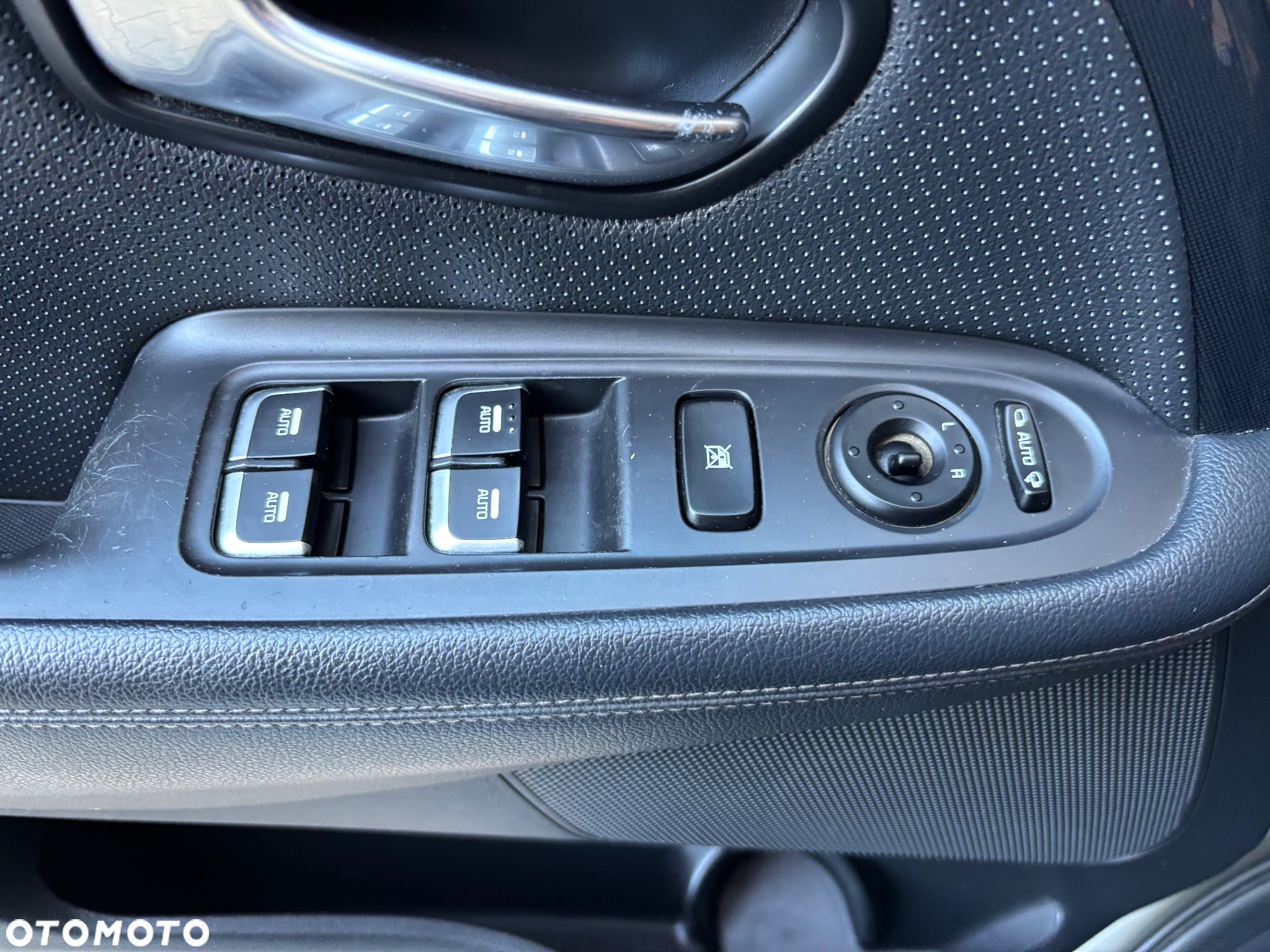 Kia Carens 1.7 CRDi 136 Dream Team Edition - 17
