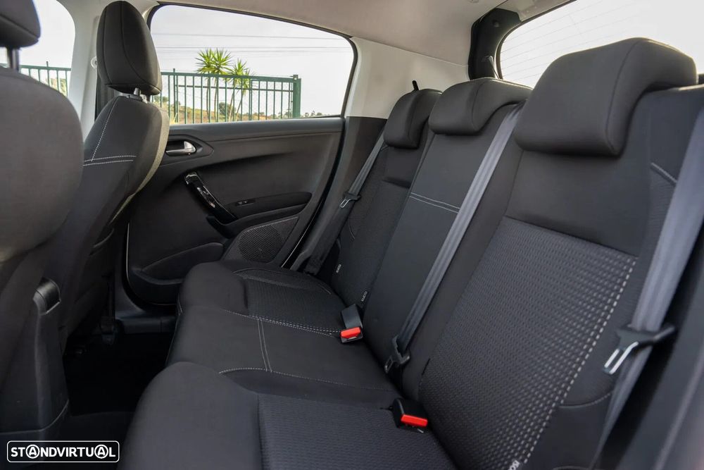 Peugeot 208 1.2 PureTech Allure - 17