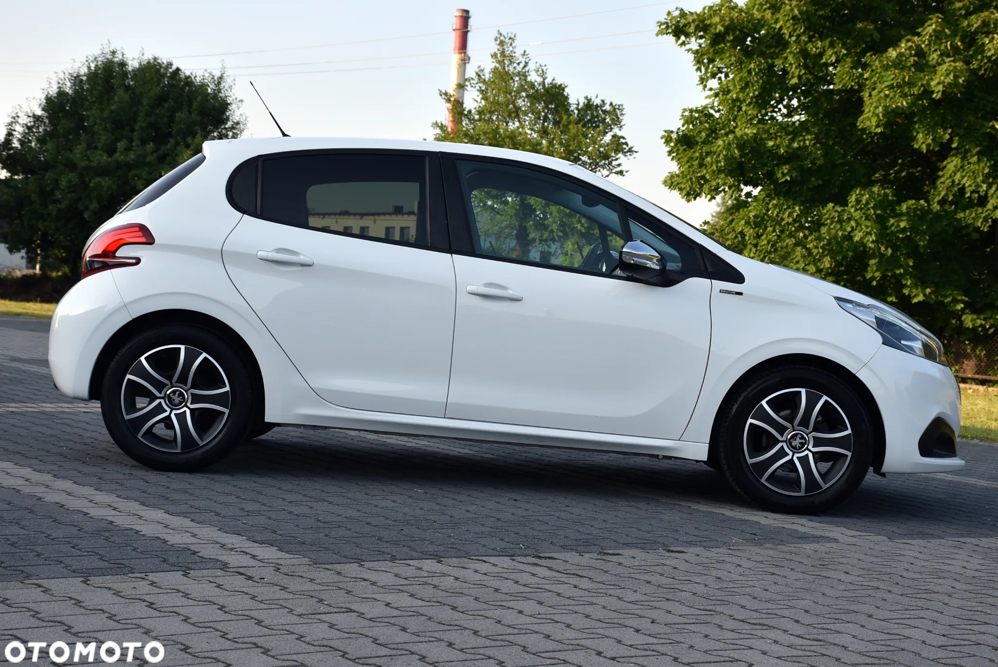 Peugeot 208 - 16