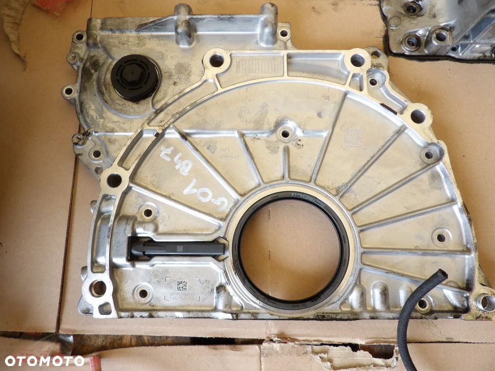 BMW G01 - B47 D20B - OBUDOWA ROZRZĄDU - 8514004 - 1