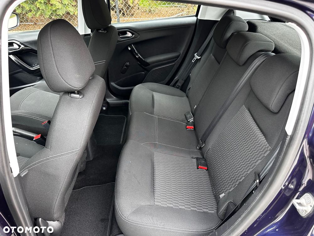 Peugeot 208 - 22